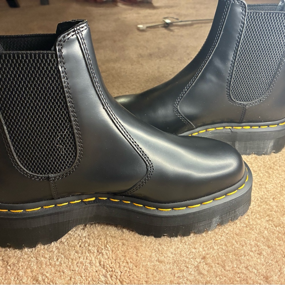 NEW NEVER WORN Dr. Martens Black Platform Chelsea Boots (M 7, W 8)